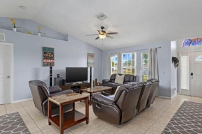 Casa Bella- Upgraded Waterfront Residence in Cape Coral with Heated Pool and Free Bikes